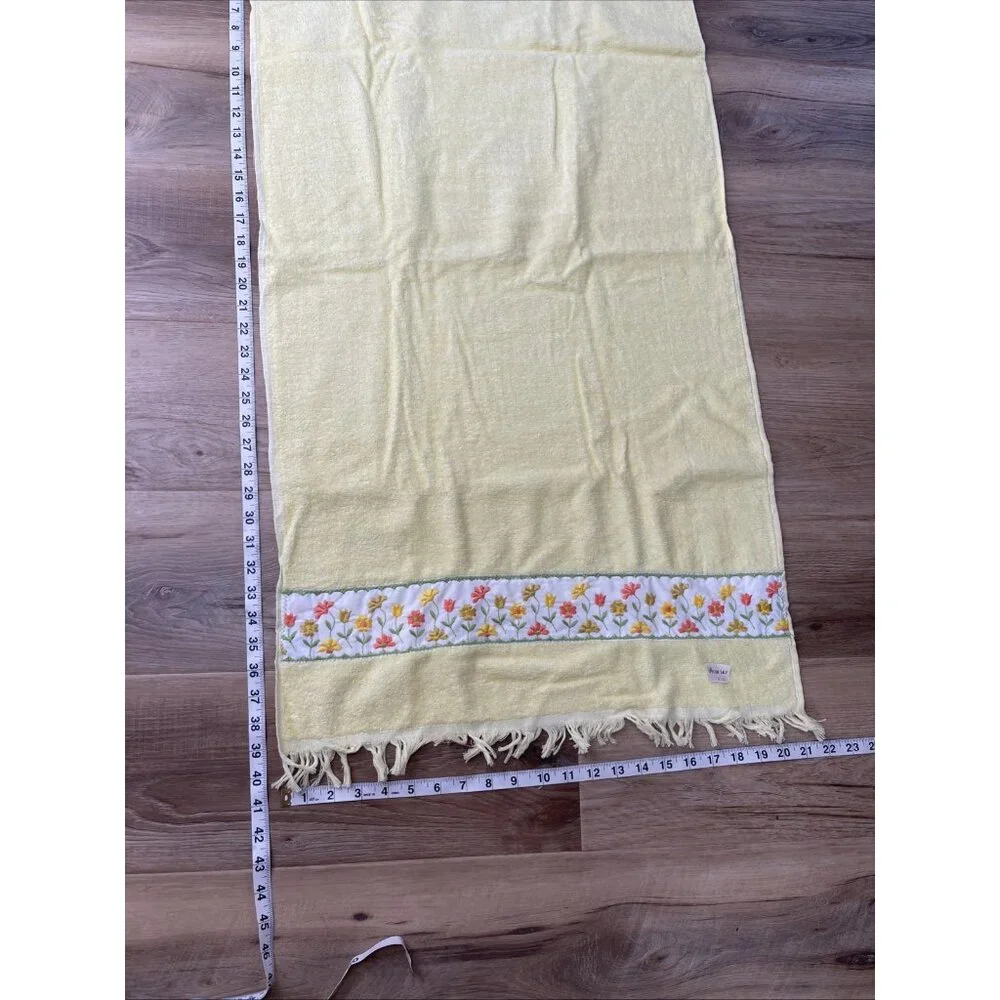 3 Vintage Irregulars Yellow Bath Towels Embroidered Flower Hand Towel Retro